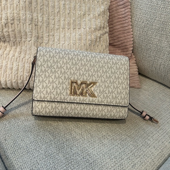 MICHAEL Michael Kors Handbags - NWT Michael Kors Mimi Medium Logo Messenger Bag